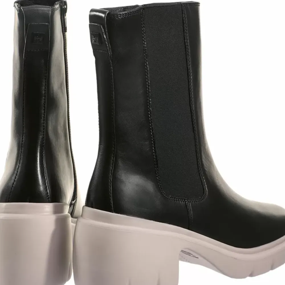 Sale Ami Women Booties