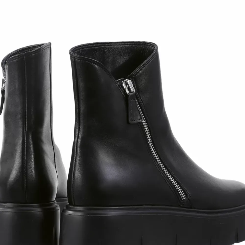 Clearance Travis Women Booties